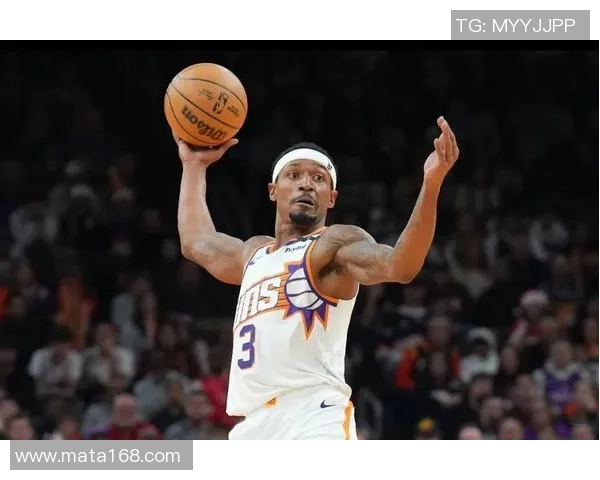 年薪仅230万！太阳奇兵近6战场均19+5功率封神，球迷：比布克硬多了